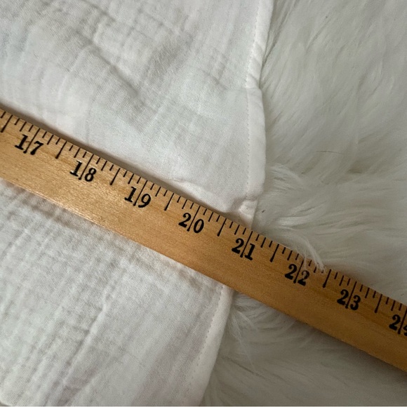 NWT Colsie white flowy tank top Medium - Picture 7 of 9